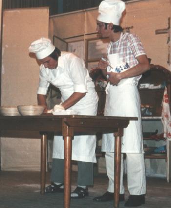 1974-Theater-Wenn-der-Toag-geht-Baecker