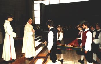 1984-Fahnenweihe-HG-Aalen-Fahne-in-Marienkirche