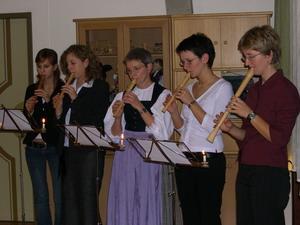 2005-99-2-Weihnachtsfeier-Floeten.jpg